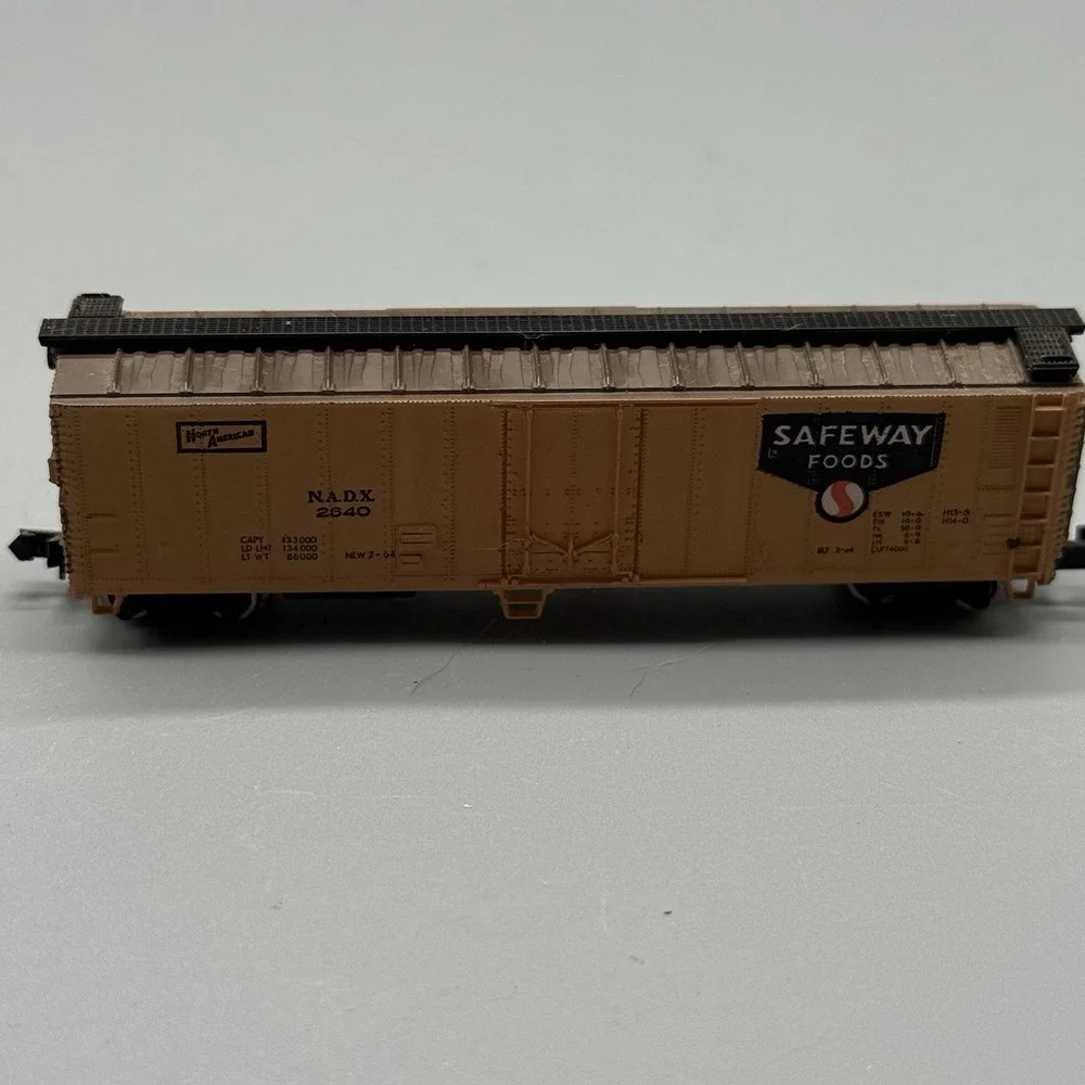 N Scale: Vintage Bachmann Safeway Refrigerated Box Car 2640 Model Train Railroad